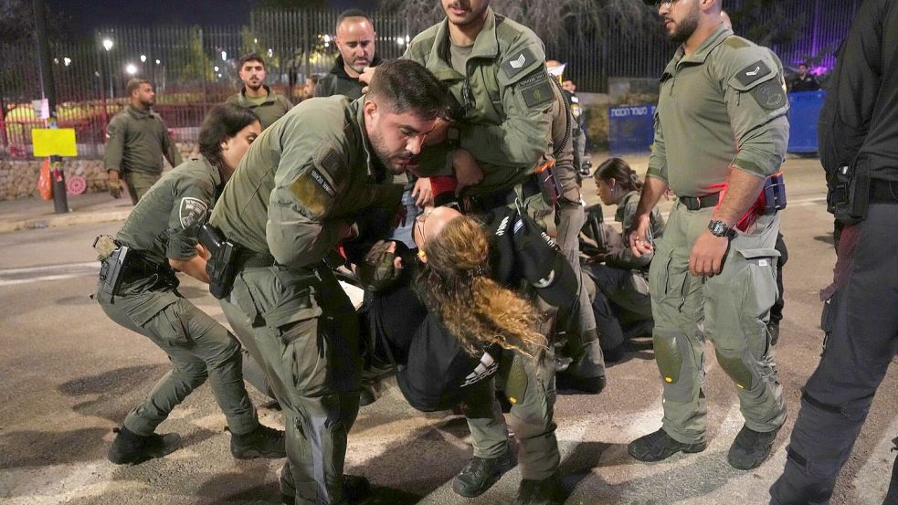 Auch in Israel wird demonstriert - gegen die rechts-religiöse Regierung von Netanjahu. Foto: Ohad Zwigenberg/AP/dpa