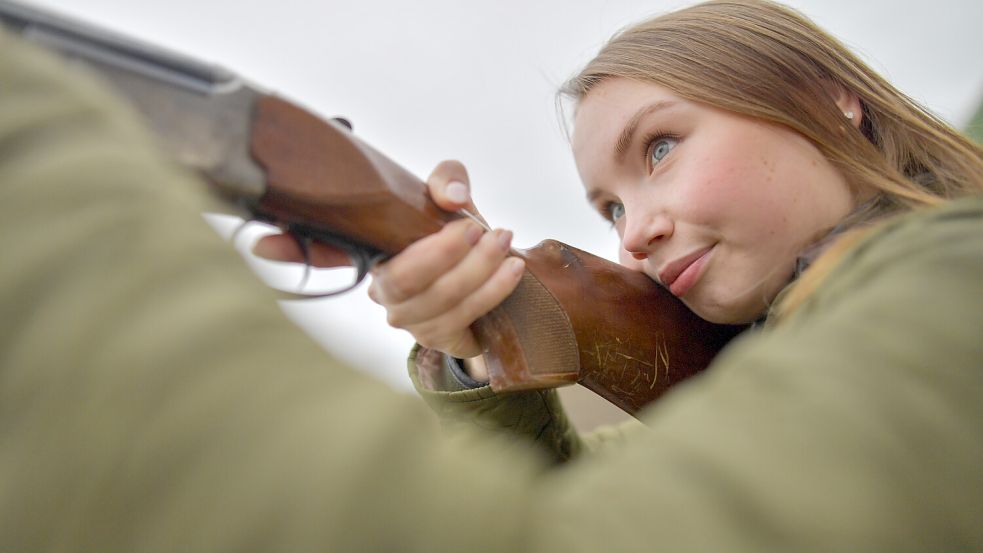 Maike Hoting ist regelmäßig in Bunde auf Jagd. Daran lässt sie auch ihre Follower teilhaben. Foto: Ortgies