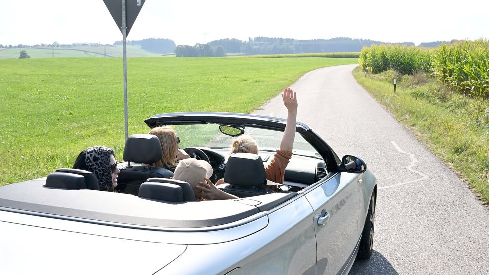 Cabrios stehen für einen bestimmten Lifestyle, sind aber aus der Mode gekommen. (Archivbild) Foto: Felix Hörhager/dpa