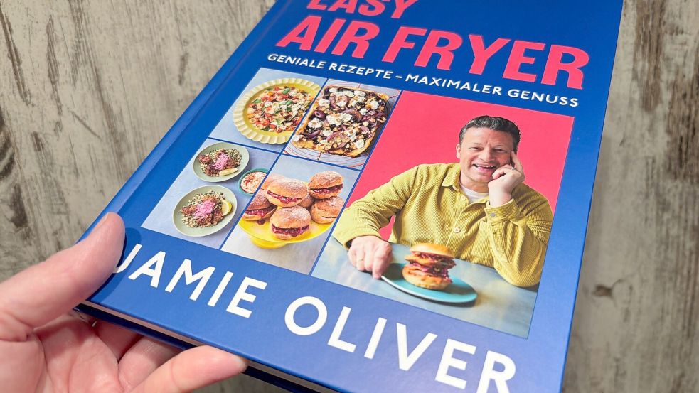 Jamie Oliver hat schon viele Kochbücher veröffentlicht. Das neueste Werk widmet sich Airfryer-Rezepten. Foto: Leonhard