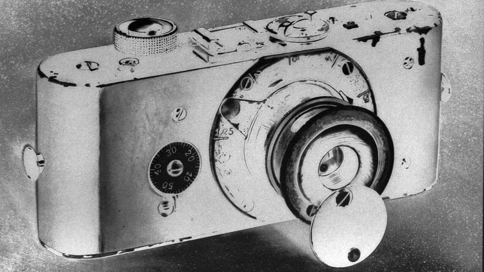 Die sogenannte Ur-Leica von Oskar Barnack wurde 1925 in Leipzig erstmals der Öffentlichkeit vorgestellt. Foto: IMAGO/teutopress