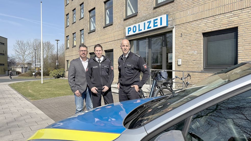 Die Emder Polizeiführungsriege: Stephan Bohlken, Frida Sander und Stefan Reuwsaat. Foto: Schuurman