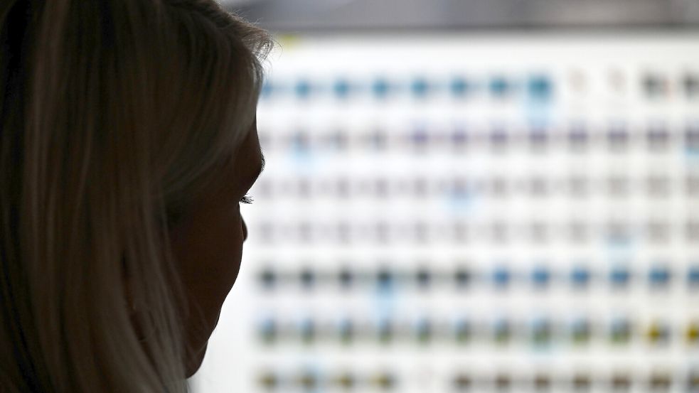 Auf fast 800 sichergestellten Datenträgern vermuten die Ermittler pornografische Darstellungen von Kindern und Jugendlichen. DPA-Symbolbild: Dedert