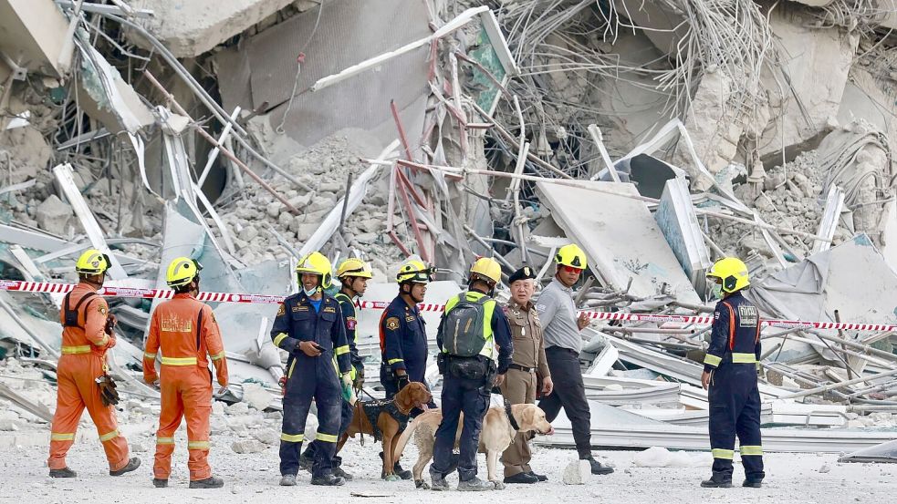 In Bangkok stürzte ein im Bau befindliches Hochhaus ein. Foto: Wason Wanichakorn/AP/dpa