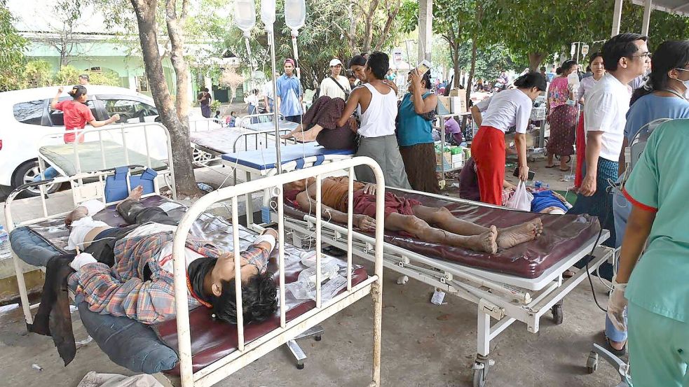 Hunderte Menschen wurden in Myanmar verletzt, viele werden noch unter Trümmern vermutet. Foto: Uncredited/The Myanmar Military True News Information Team/AP/dpa
