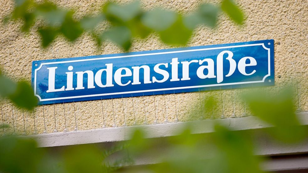 Blick auf das Straßenschild „Lindenstraße“. Foto: picture alliance / dpa