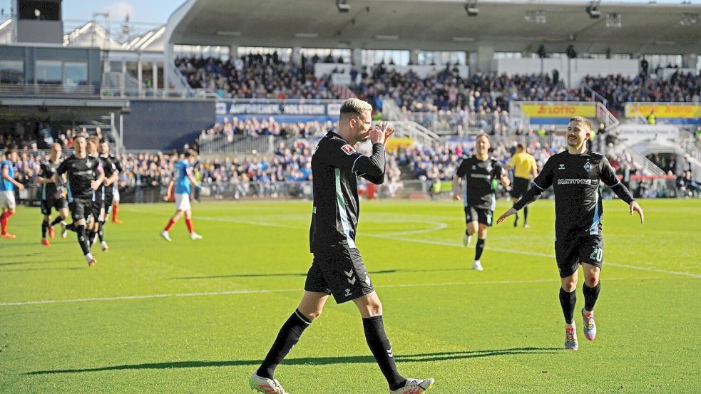 Marvin Ducksch jubelt nach seinem Tor zum 1:0. Foto: Gregor Fischer/dpa
