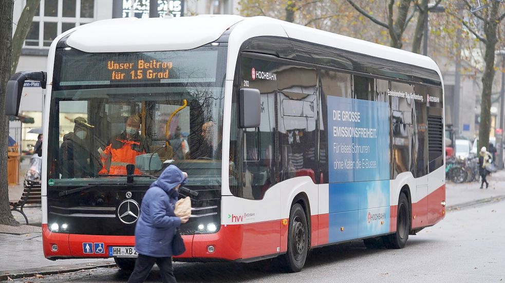 Hamburg ist die Stadt mit den meisten E-Bussen in der ÖPNV-Flotte. (Archivbild) Foto: Marcus Brandt/dpa