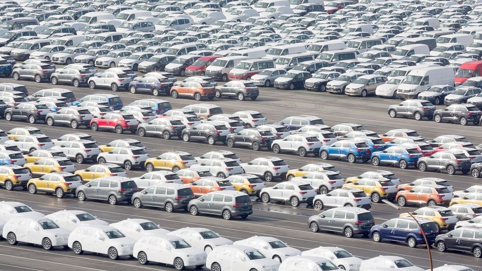 Gall: Die Zölle der USA dürften erhebliche Absatzeinbußen für VW, BWM und Mercedes zur Folge haben. (Archivbild) Foto: Jörg Sarbach/dpa