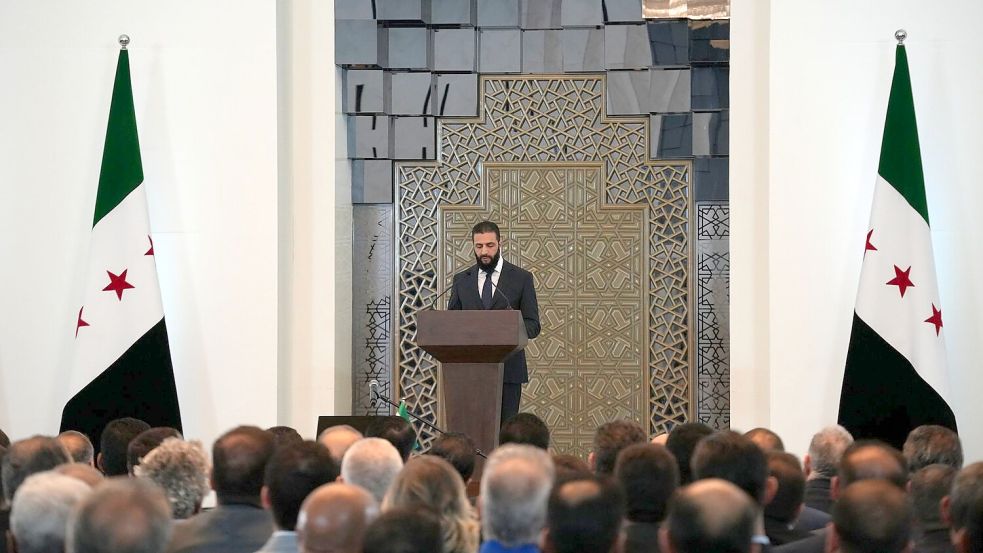 Syriens Übergangspräsident Scharaa stellt eine neue Regierung vor. Foto: Moawia Atrash/dpa