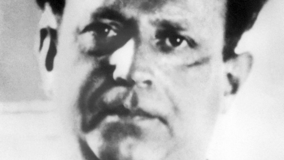 Vor 100 Jahren veröffentlichte Kurt Tucholsky die Satire „Die Zentrale“ (Archivbild). Foto: dpa