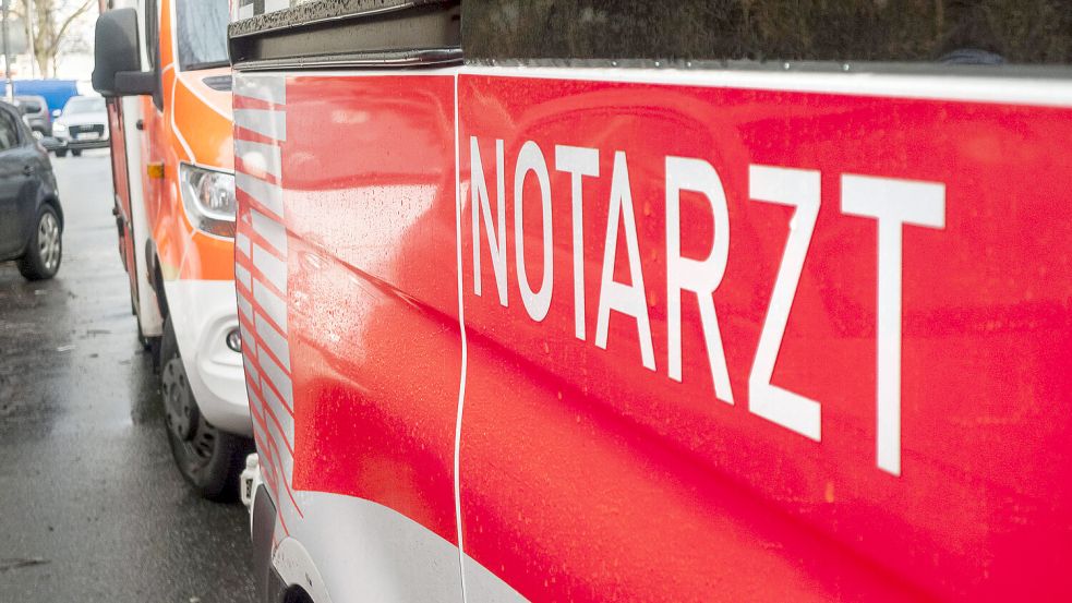 Der Notarzt musste am Freitag zum Sportplatz von Vorwärts Nordhorn gerufen werden. Symbolbild: Imago