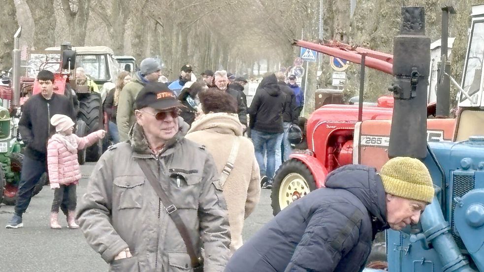 Vor allen auch die alten Traktoren zogen die Besucher an. Foto: Mühring