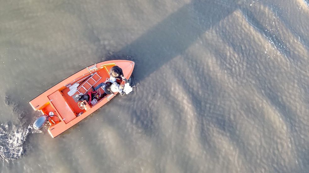 Die Einsatzkräfte suchten im Hafenbereich auch nach einer weiteren Person.