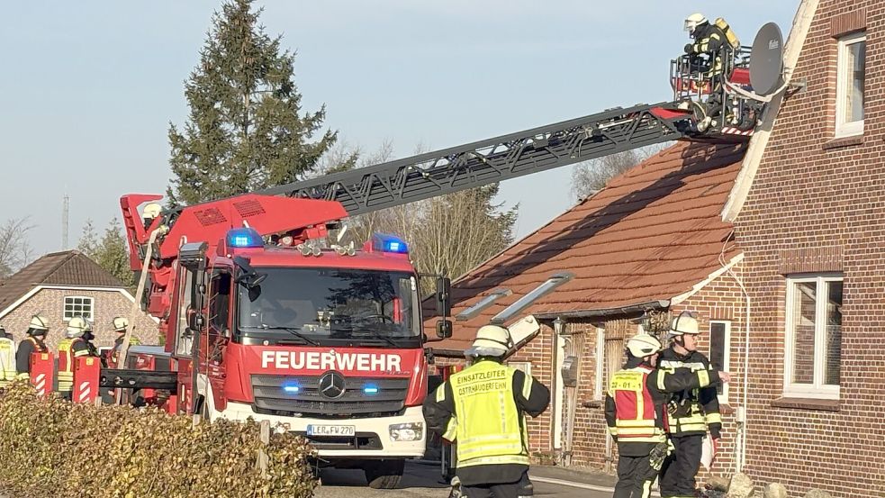 Am 20. März geriet der Dachstuhl eines Wohnhauses an der Kirchstraße in Ostrhauderfehn in Brand. Foto: Zein