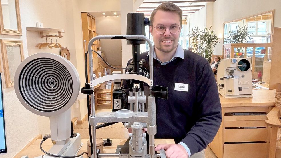 Betriebsleiter André Ennen und seine Kollegen nehmen sich viel Zeit für die individuelle Sehberatung. Fotos: Walker