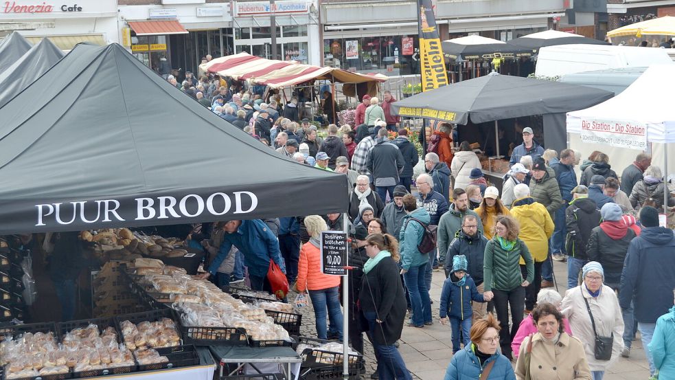 Auch der Stand mit holländischem Brot war bei den Marktbesuchern beliebt. Foto: Aiko Recke