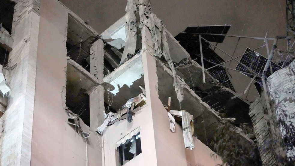 Bei dem erneuten Luftangriff in einem Vorort Beiruts wurde nach arabischen Berichten ein Wohnhaus getroffen. Foto: Hussein Malla/AP/dpa