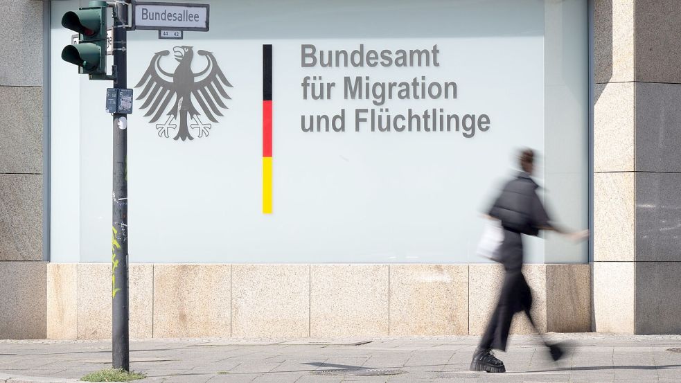 Das Bundesamt für Migration und Flüchtlinge wurde gestärkt - Asylverfahren dauern aber länger. Foto: Sebastian Gollnow/dpa
