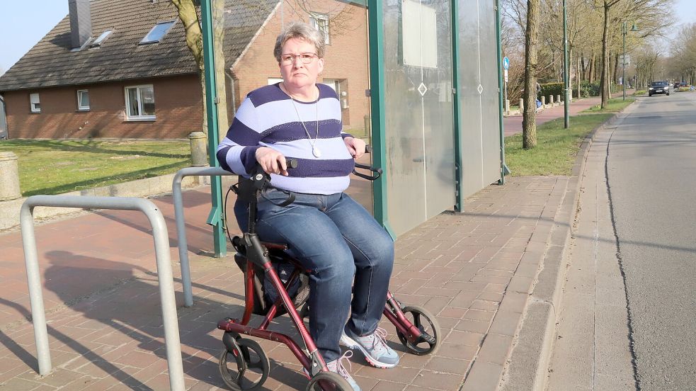 Zweimal wurde Yvonne Maltzahn aus Sedelsberg von einem Busfahrer unfreundlich behandelt. Einmal wollte der Mann die Rampe für ihren Rollator nicht ausklappen, beim zweiten Mal ließ er sie an der Haltestelle stehen. Doch die 50-Jährige wehrte sich. Foto: Passmann