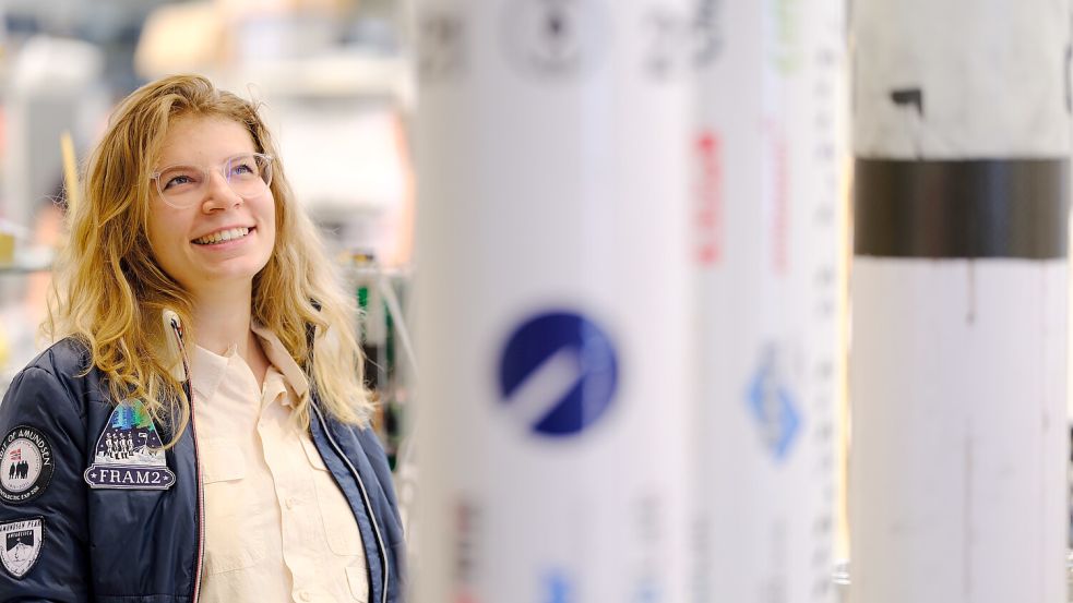Rabea Rogge ist als erste deutsche Frau ins All gereist — an Bord einer US-amerikanischen Falcon-9-Rakete von SpaceX und als Mitglied der kommerziellen Mission „Fram2“. Foto: dpa/melter.ch/Peter Balicki