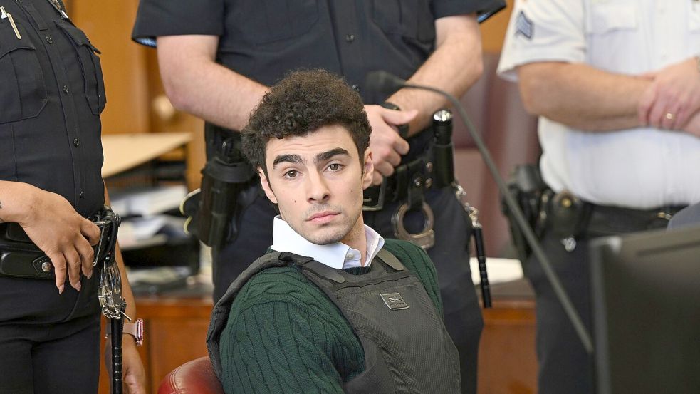 Der Angeklagte Luigi M. bei einer Anhörung vor dem Staatsgericht in Manhattan. (Archivbild) Foto: Curtis Means/POOL DailyMail.com via AP/dpa