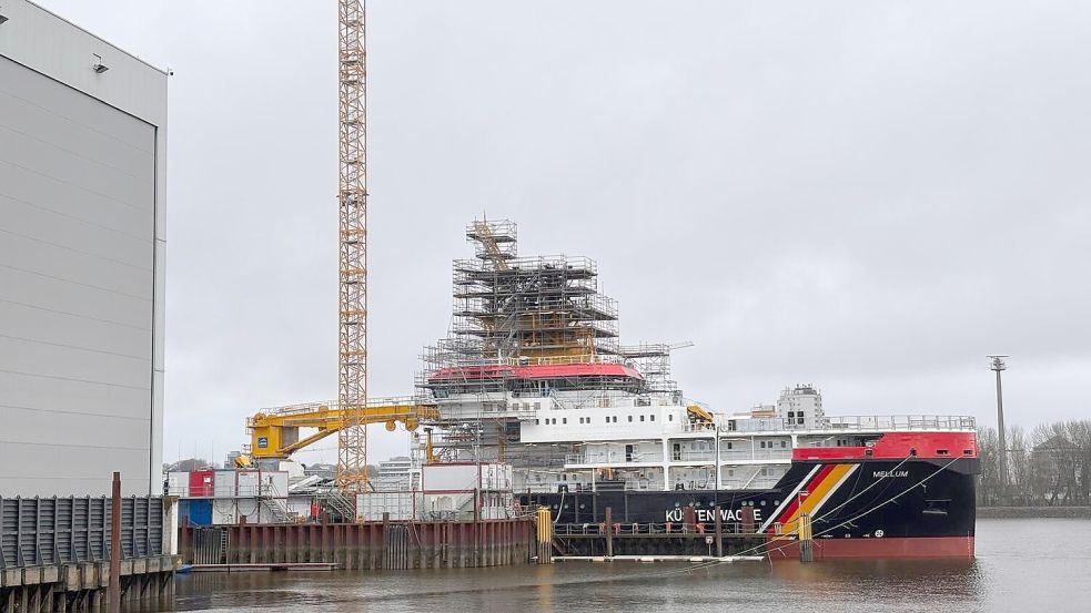 Bei Abeking & Rasmussen in Lemwerder wird die neue „Mellum“ ausgerüstet. Das neue Mehrzweckschiff für die Nordsee soll Mitte 2026 die alte „Mellum“ ersetzen. Foto: Hanz