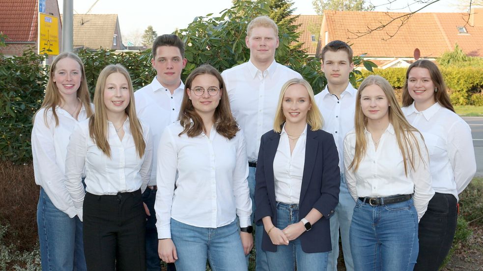 Den Jugendvorstand bilden (von links): Leni Hickmann, Emma Pruski, Steffen Troff, Feemke Kruse, Lennard Evering, Lisa Buntjer, Hanno Tempel, Antje Pastor und Rieke Tempel. Foto: privat
