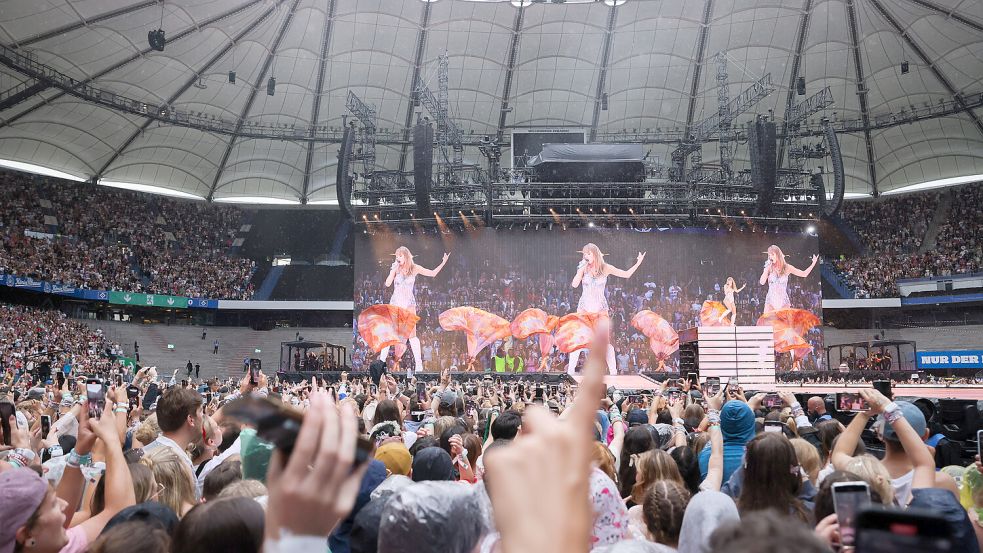 2024 trat Taylor Swift unter anderem auch zweimal im Hamburger Volksparkstadion auf. Auch in diesem Jahr komme einige Superstars nach Deutschland. Foto: dpa/Christian Charisius