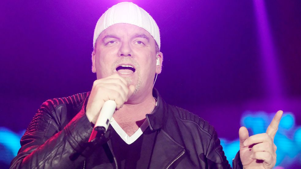 Bei der geplanten Blaulicht-Party am 26. Juli 2025 in Burlage sollte unter anderem Schlagerstar DJ Ötzi auftreten. Doch daraus wird nichts. Der Veranstalter, der Förderverein der Feuerwehr, ist zahlungsunfähig. Die Blaulicht-Party fällt aus. Archivfoto: DPA