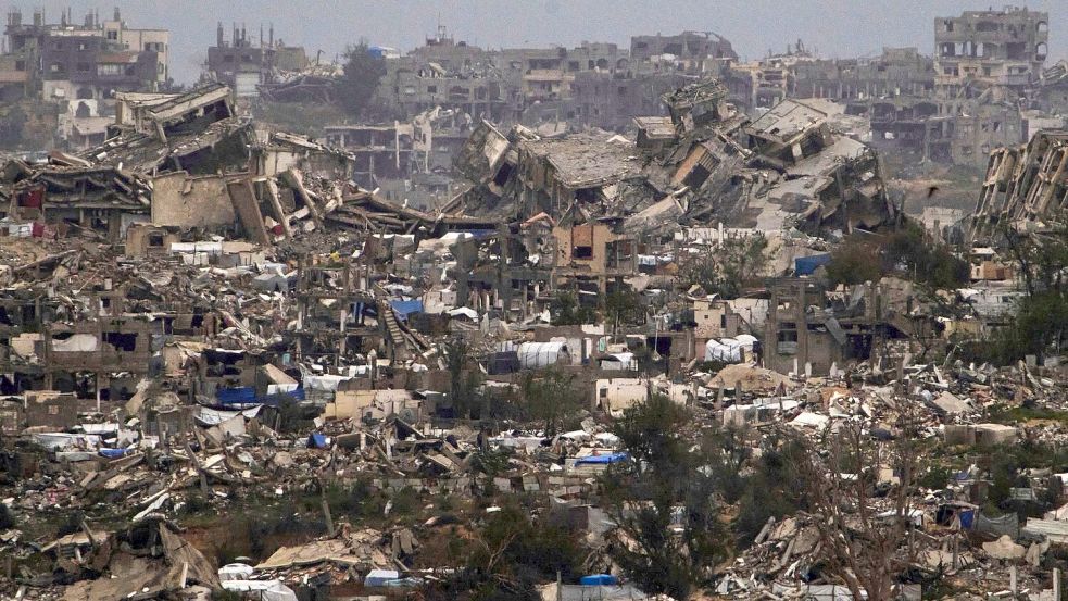 Wegen der Verwüstung durch den Krieg sind die Lebensumstände für die Zivilbevölkerung sind unerträglich. Foto: Leo Correa/AP/dpa