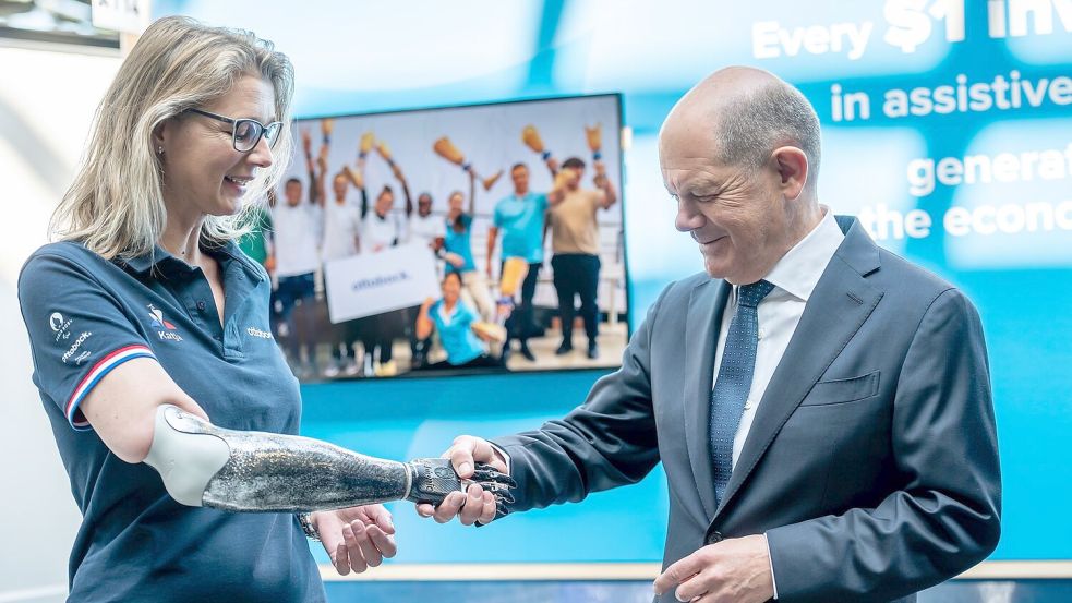 Mehr als 3.000 Vertreter von Regierungsstellen und Zivilorganisationen aus 100 Staaten kommen noch bis Donnerstag zum 3. Weltgipfel für Menschen mit Behinderung zusammen. Foto: Michael Kappeler/dpa