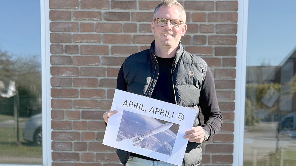 Schulleiter Julian Glusa sorgte an der Grundschule Norddeich für einen unvergesslichen Aprilscherz. Foto: Grundschule Norddeich