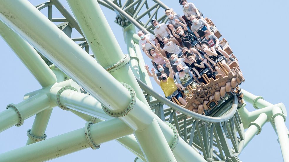 Für Adrenalin-Junkies: Der Hansa Park in Sierksdorf ist einer der größten Freizeitparks in Deutschland. Foto: IMAGO/Chris Emil Janßen