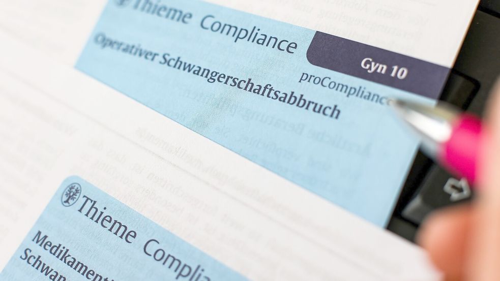 Die Zahl der Schwangerschaftsabbrüche ist stark gesunken. (Archivbild) Foto: Jan Woitas/dpa