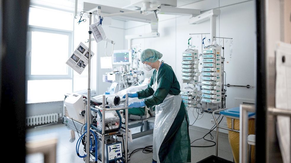 Was haben die ostfriesischen Kliniken aus der Corona-Pandemie gelernt? Symbolfoto: Fabian Strauch/dpa