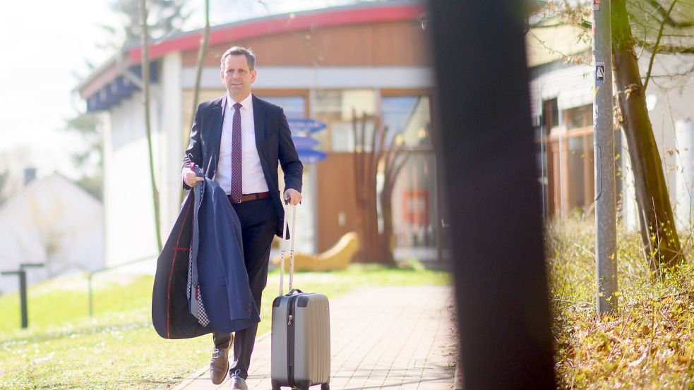 Wird neuer niedersächsischer Ministerpräsident: Wirtschaftsminister Olaf Lies. Foto: dpa/ Julian Stratenschulte