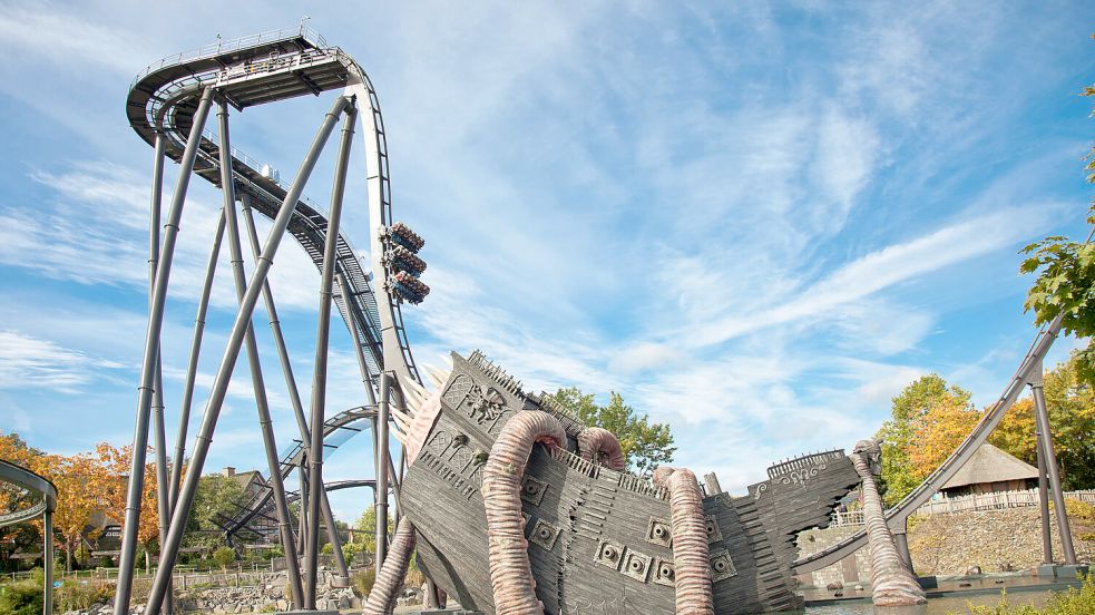 Der Heide Park Soltau in Niedersachsen hat spektakuläre Attraktionen wie eine Loopingbahn oder eine große Holz-Achterbahn zu bieten. Foto: dpa/Heide-Park Soltau GmbH