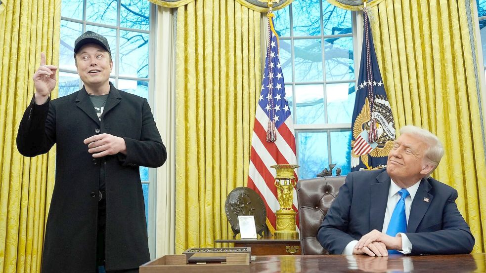 Tech-Milliardär Elon Musk (l) ist ein Berater von US-Präsident Donald Trump. (Archivbild) Foto: Alex Brandon/AP/dpa