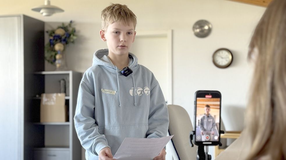 Künstliche Intelligenz übersetzt in zahlreiche Sprachen – auch in Videos. Das konnten die Schüler während eines Vortrags selbst testen. Foto: Pentzlin