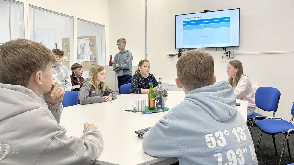 Nach einem Besuch in der Online-Redaktion haben die Schüler auch mal selbst eine Meldung verfasst. Foto: Gerdes