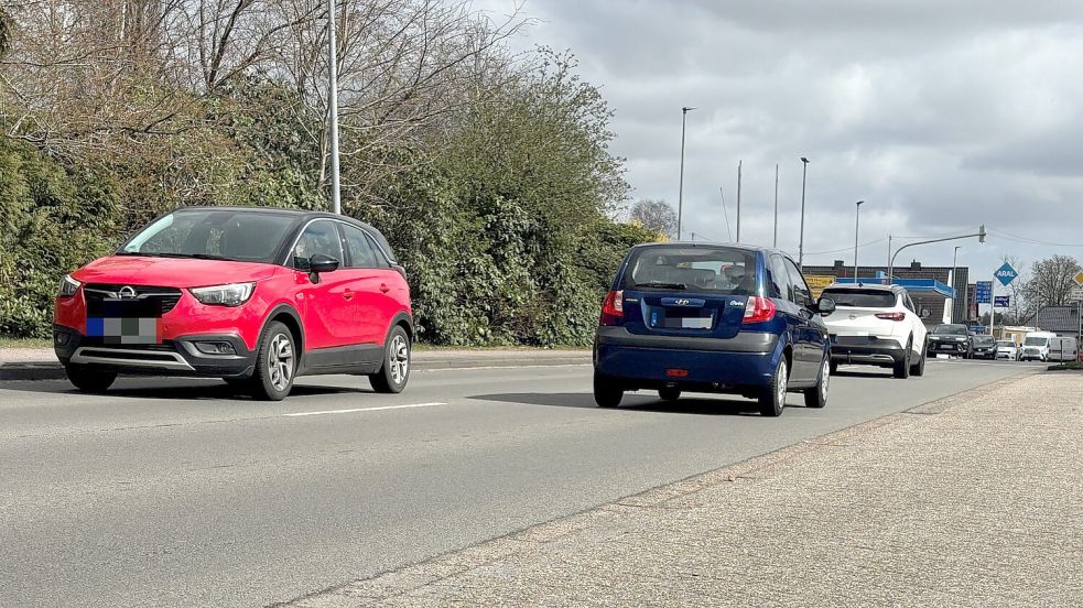 Die Bundesstraße 438 in Ostrhauderfehn und Wittensand wird erneuert. Dieses erfolgt unter einer Vollsperrung. Foto: Zein