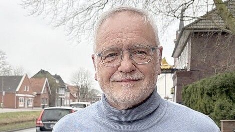 Dr. Wolfgang Kulow lebt in Rhauderfehn und bildet Lebensmittel-Kontrolleure aus. Foto: Hellmers