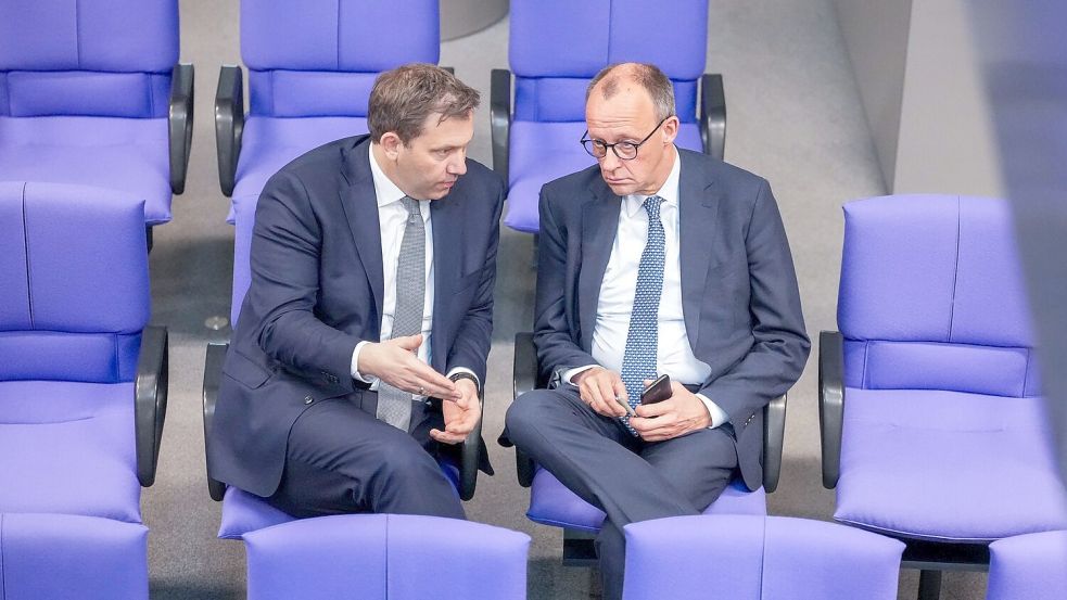 Vielleicht bald Vize und Kanzler?: Die Vorsitzenden von SPD und CDU, Lars Klingbeil und Friedrich Merz. (Archivbild) Foto: Michael Kappeler/dpa