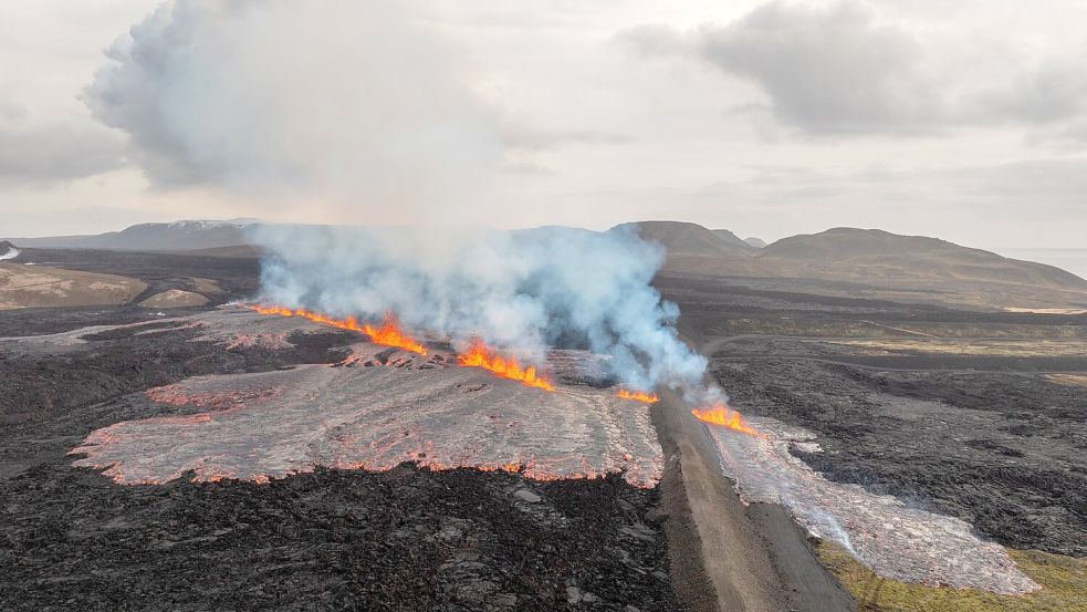 Ein Vulkanausbruch auf Island neigt sich nach wenigen Tagen bereits wieder dem Ende zu. (Archivbild) Foto: Marco di Marco/AP/dpa