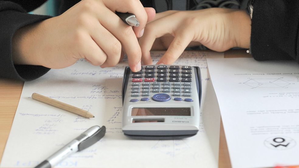 Das Mathematik-Abitur sorgt regelmäßig für Aufregung unter den Schülern. Foto: dpa/Hendrik Schmidt