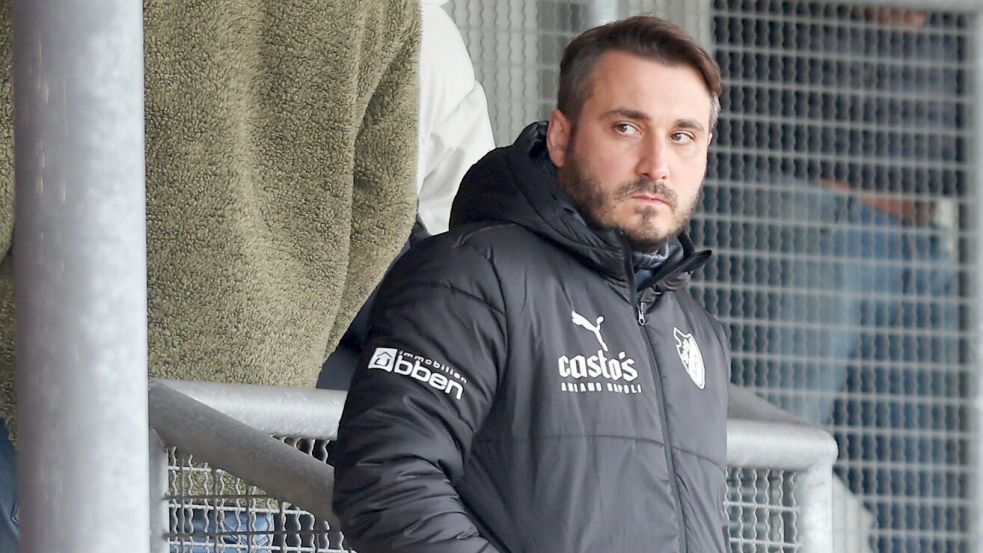 SpVg-Trainer Claudio Casto geht gegen seine Zwei-Spiele-Sperre vor. Foto: Doden, Emden
