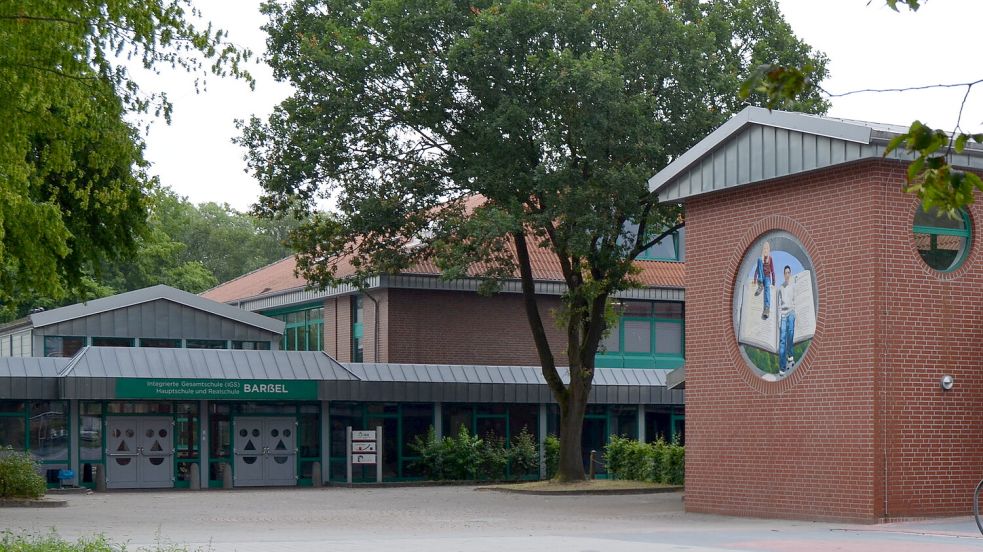 Die IGS in Barßel war schon häufiger Ziel von Vandalismus. Erst im Herbst 2024 hatte die Gemeinde Barßel etliche Fälle, die sich dort und am nach umfassender Sanierung wiedereröffneten, benachbarten Sportpark ereignet hatten, zur Anzeige gebracht. Foto: Fertig