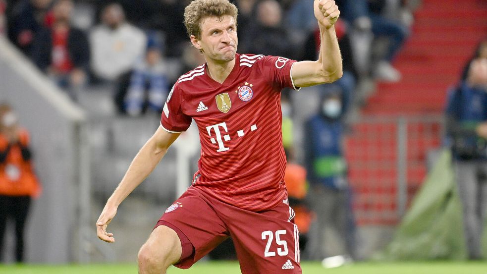 Thomas Müller ist Rekordspieler beim FC Bayern München. Nach 17 Jahren bei dem gleichen Verein könnte allerdings Schluss sein. Foto: IMAGO/Sven Simon