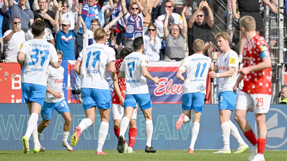 Holstein Kiel konnte die Führung in Mainz nicht über die Zeit retten. Foto: Torsten Silz/dpa